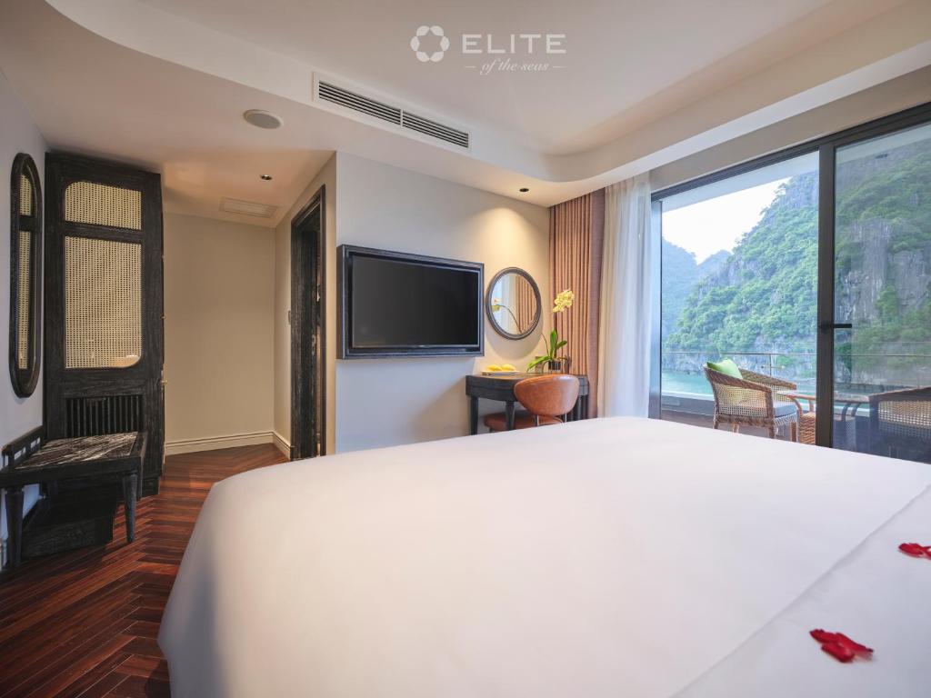 elite-senior-suite-3.jpeg