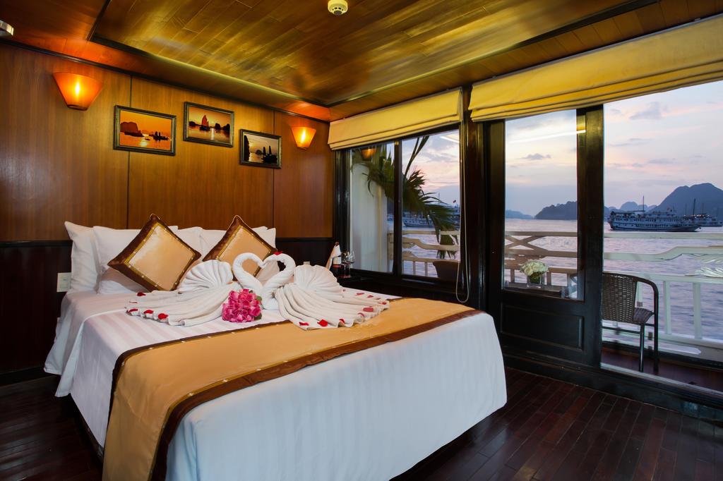halong-syrena-cruise-deluxe-room-with-balcony-11.jpeg