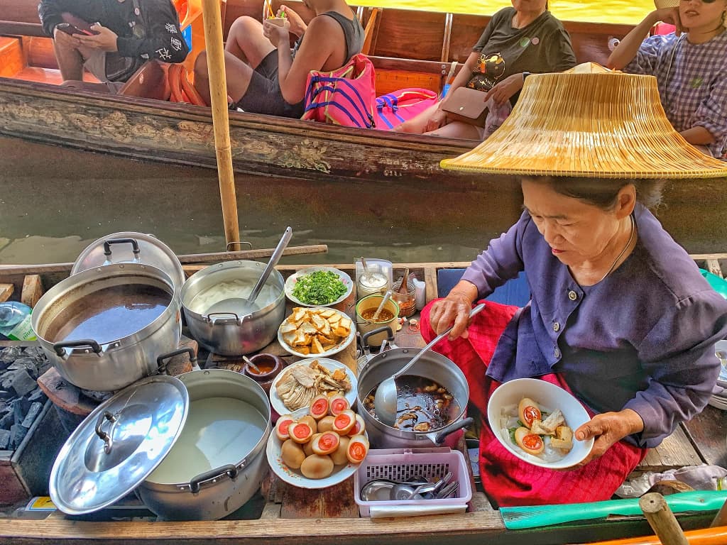 impressive-thailand-travel-15-days-damnoen-saduak-floating-market-4-jpeg