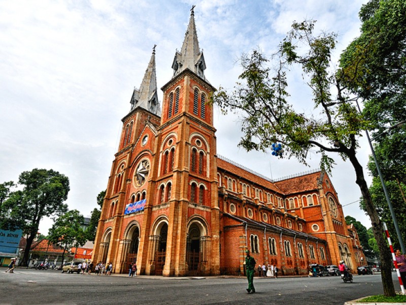 vietnam-tours-7-days-notre-dame-cathedral-ho-chi-minh.jpeg