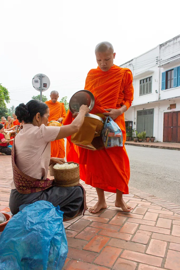 amazing-southeast-asia-loop-30-days-laos-luang-prabang-1-webp