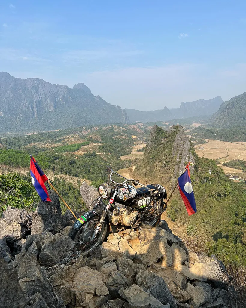 Amazing-Southeast-Asia-Loop-30-Days-Laos-Nam-Xay-vang-vieng.webp