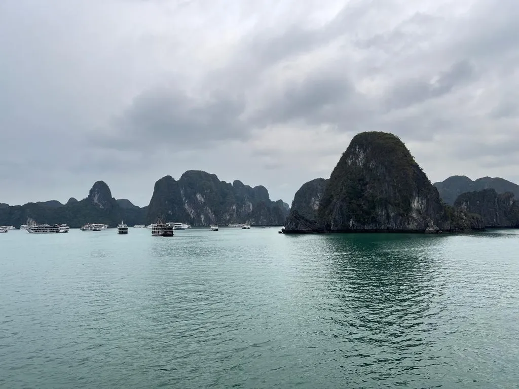 Ultimate-Vietnam-Thailand-16-days-Vietnam-Halong-bay.webp