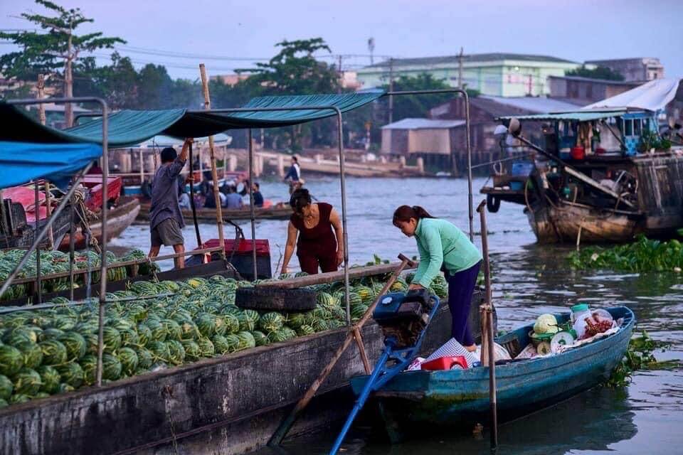 best-of-vietnam-cambodia-18-days-mekong-delta-cai-rang-floating-market-2.jpeg