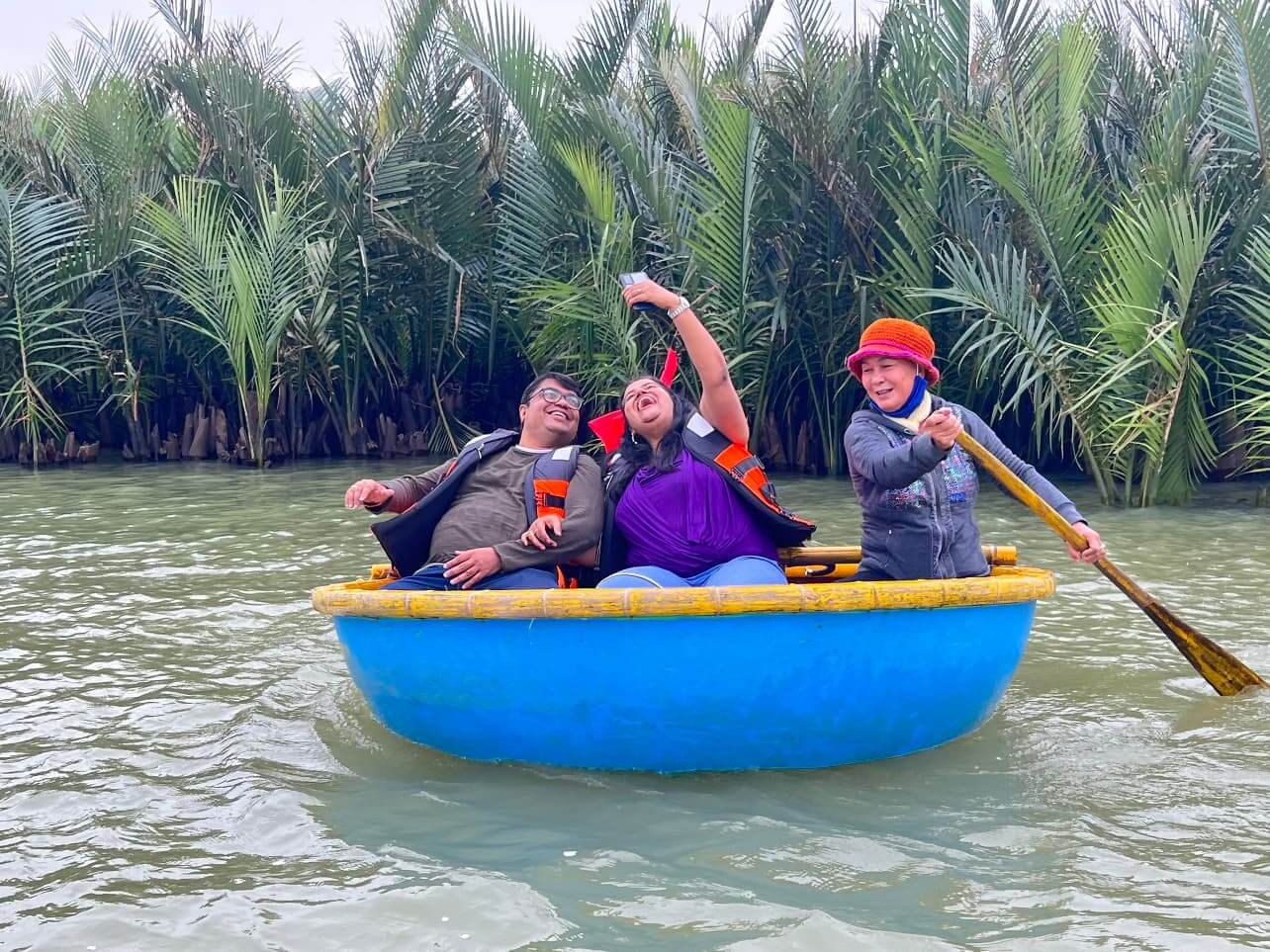 best-of-vietnam-tour-15days-hoi-an-basket-boat.jpeg