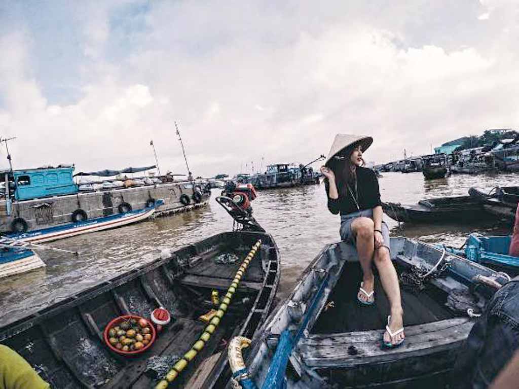 best-of-vietnam-tours-12days-cai-be-floating-market.jpeg