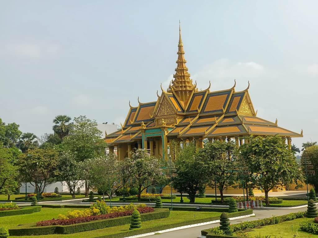 cambodia-itinerary-8-days-phnom-penh-royal-palace-5.jpeg