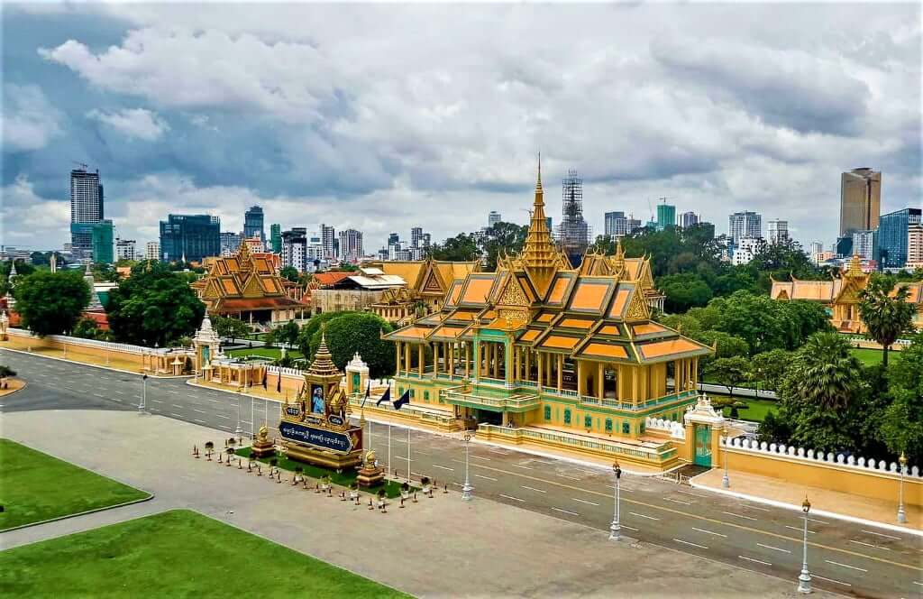 cambodia-trip-11-days-royal-palace-phnom-penh-3.jpeg