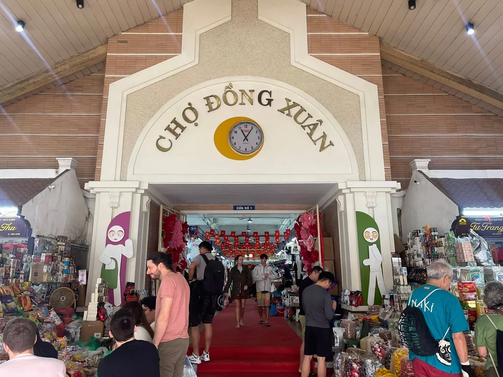 dong-xuan-market-cho-dong-xuan.webp
