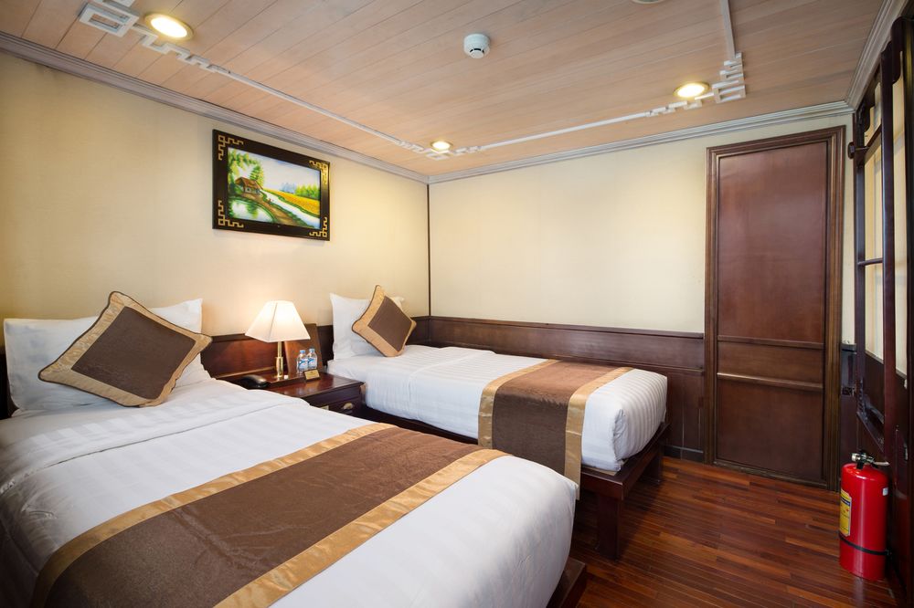 halong-apricot-premium-cruise-family-connecting-room-2.jpeg