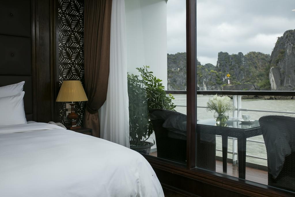 halong-bay-mon-cheri-cruise-elegance-suite-room-5.jpeg