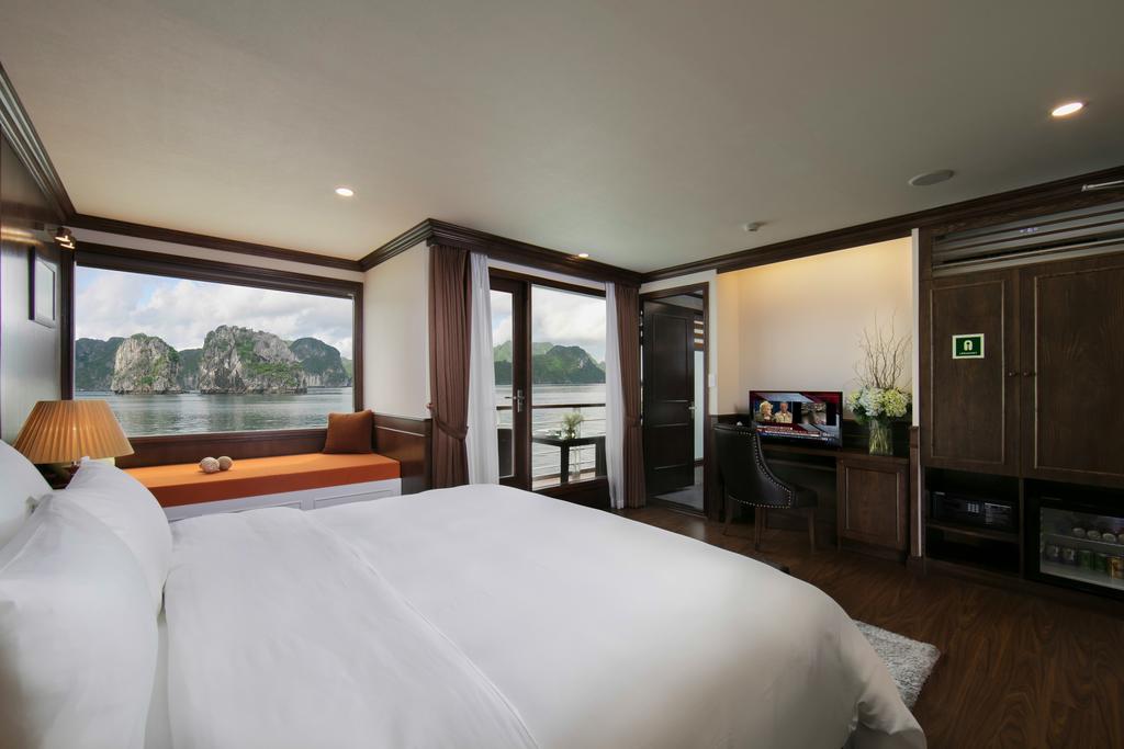 halong-bay-mon-cheri-cruise-ocean-suite-room-3.jpeg