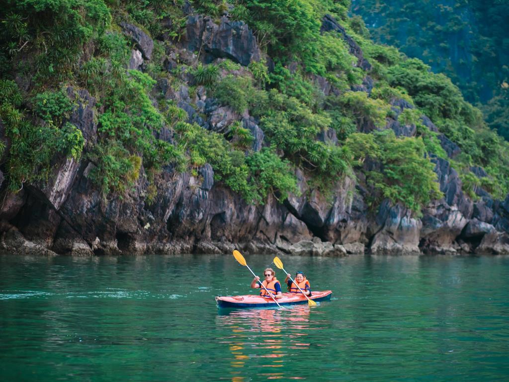 halong-cruise-christina-diamon-cruise-kayaking.jpeg