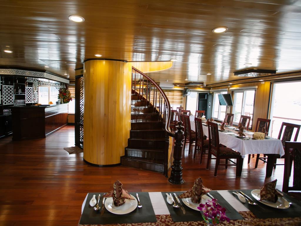 halong-cruise-christina-diamon-cruise-restaurant-2.jpeg