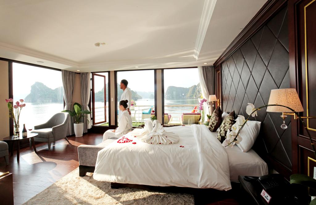 halong-cruise-la-pinta-cruise-lapinta-suite-room-1.jpeg