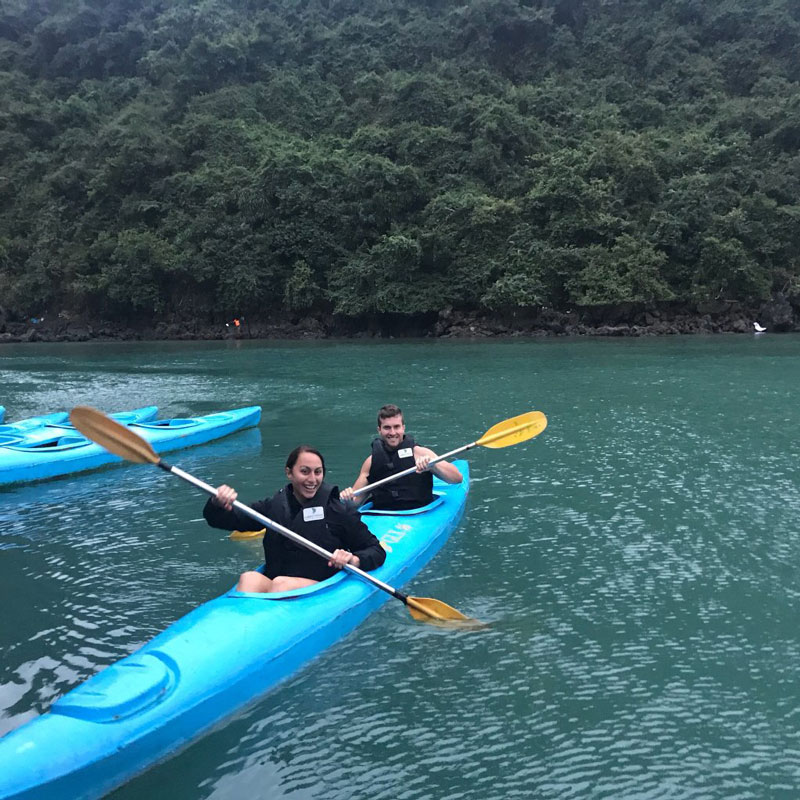 halong-galaxy-premium-cruise-kayaking-3.jpeg