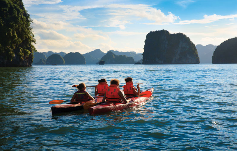 halong-gallaxy-premium-cruise-kayaking-1.jpeg