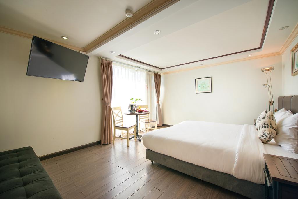 halong-la-vela-classic-cruise-suite-room-3.jpeg