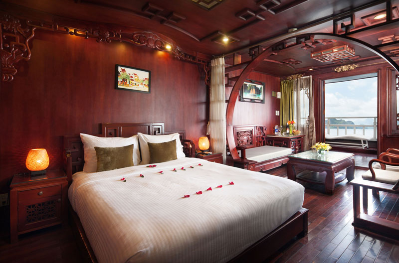 halong-royal-palace-cruise-suite-room-3.jpeg