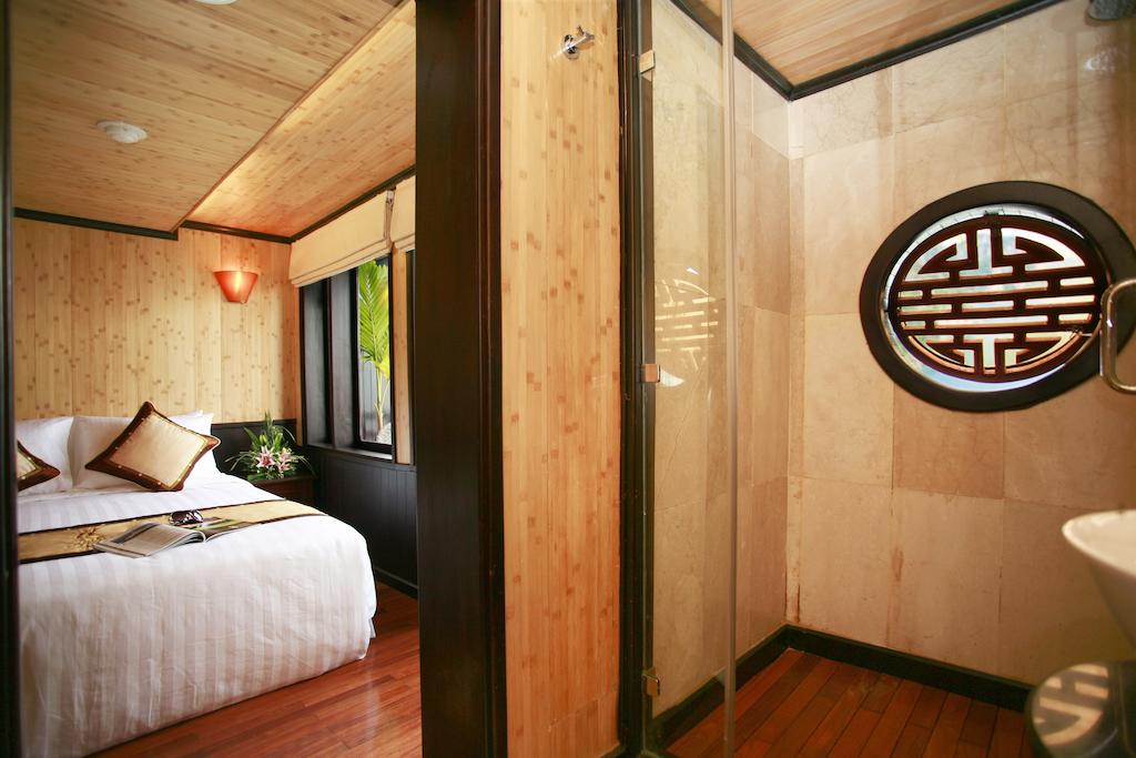 halong-syrena-cruise-deluxe-room-with-balcony-3.jpeg