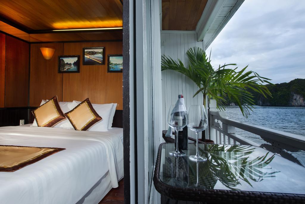 halong-syrena-cruise-deluxe-room-with-balcony-8.jpeg