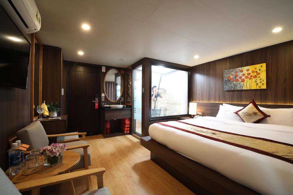 halong-unicharm-cruise-deluxe-room-5.jpeg