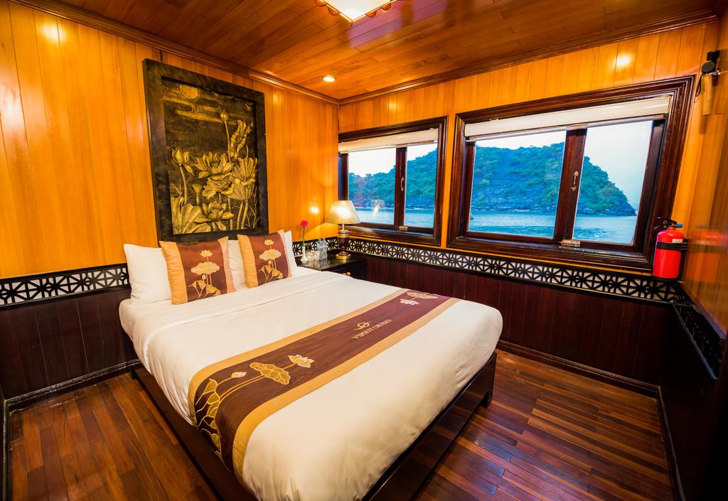halong-vspirit-classic-cruise-deluxe-room-1.jpeg