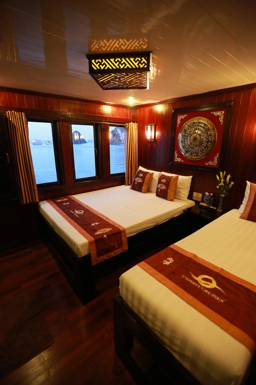 halong-vspirit-classic-cruise-deluxe-triple-room-1.jpeg
