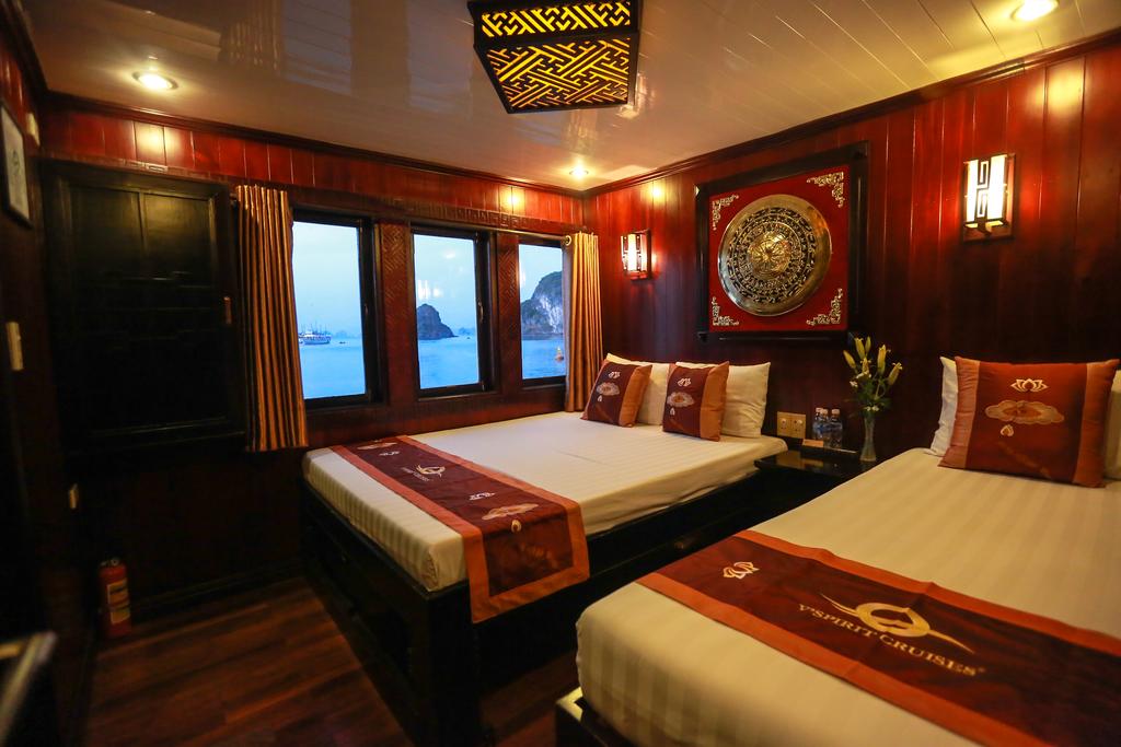 halong-vspirit-classic-cruise-deluxe-triple-room-2.jpeg