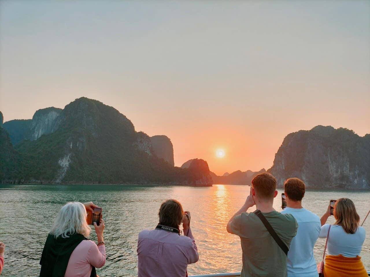 immerse-vietnam-charm-13-days-halong-bay-sunset-1.JPG