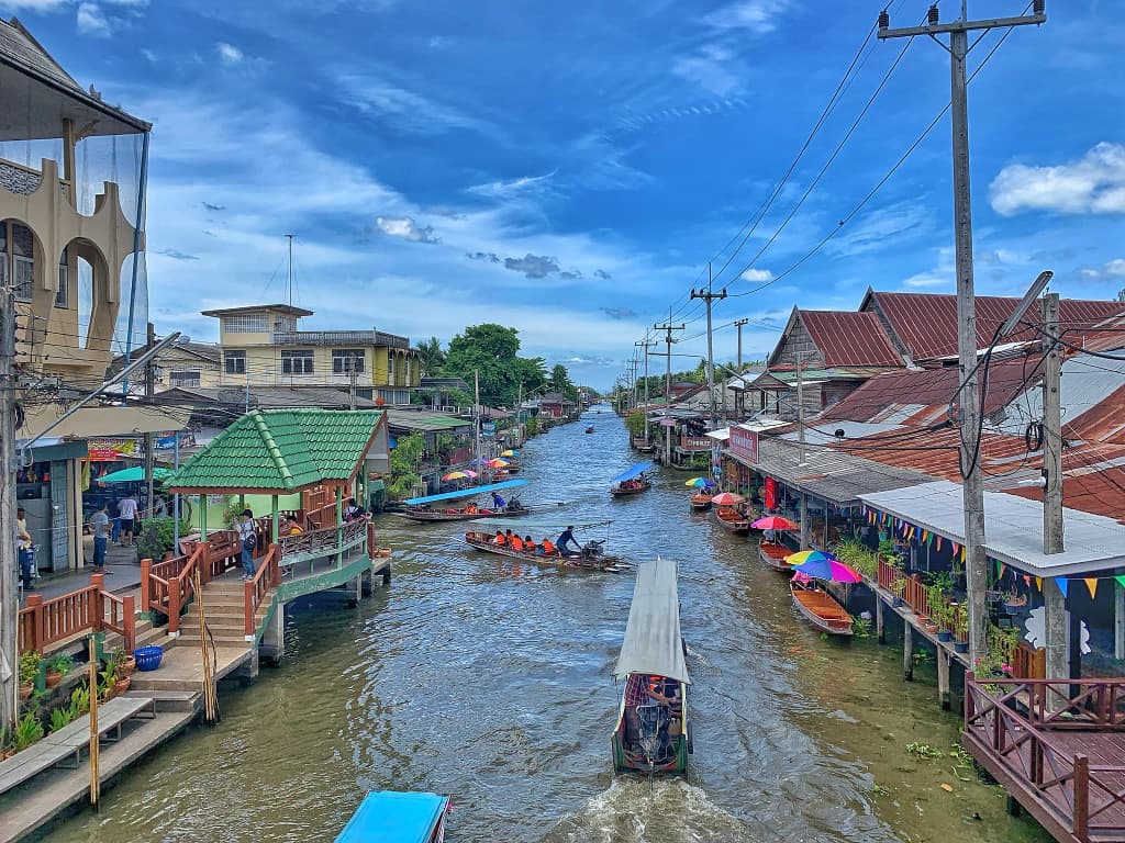 impressive-thailand-travel-15-days-damnoen-saduak-floating-market-7.jpeg