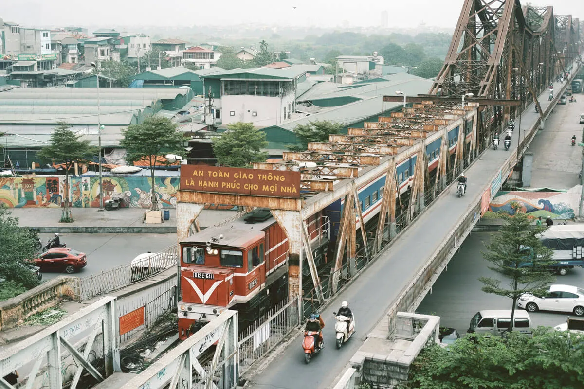 long-bien-bridge-hanoi.webp