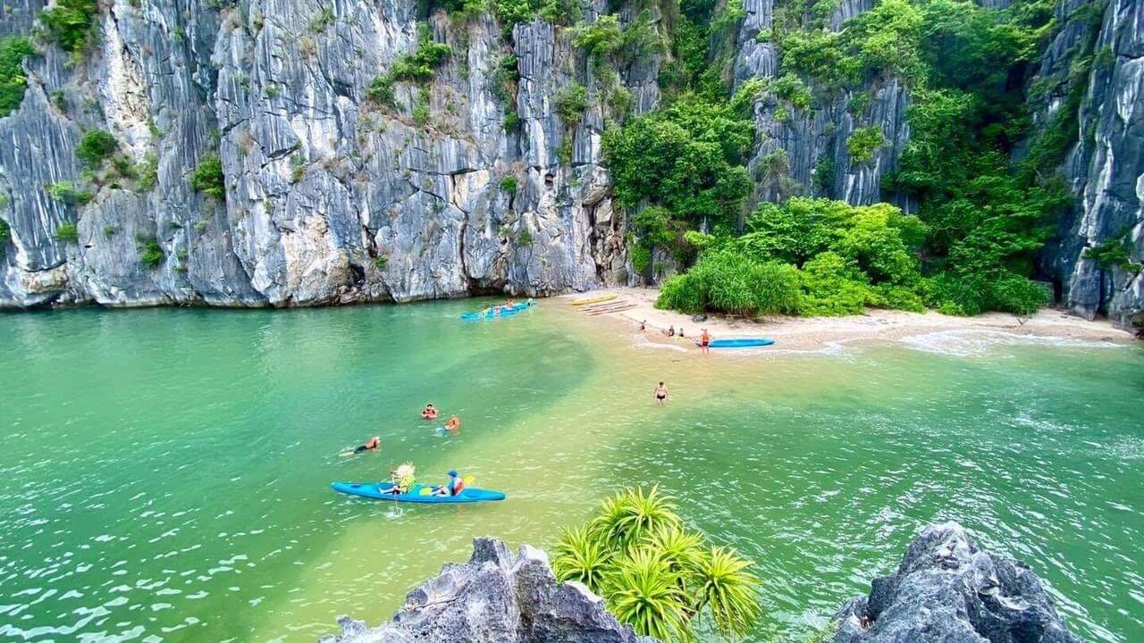 luxury-vietnam-holiday-12-days-halong-bay-kayaking.jpeg