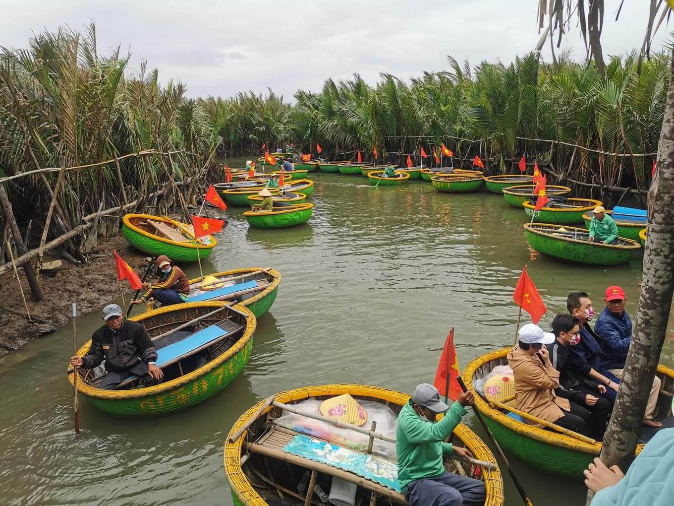 vietnam-laos-cambodia-tour-21-days-hoian-cam-thach-basket-boat.jpeg